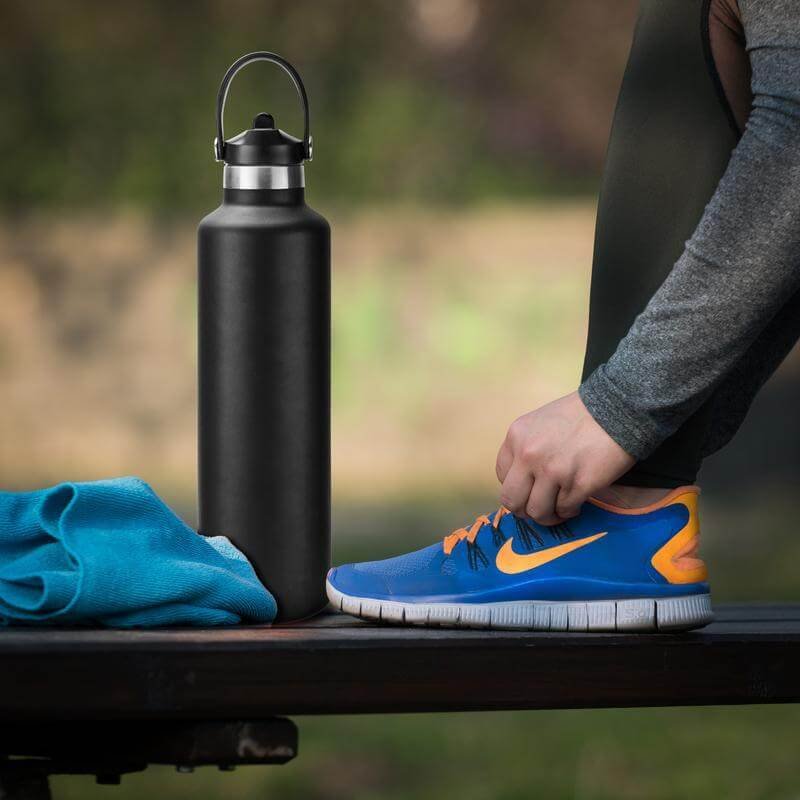 CERVO - Hans Larsen Vacuum Stainless Steel Bottle with Sports Lid - 1L - Black - Image 4