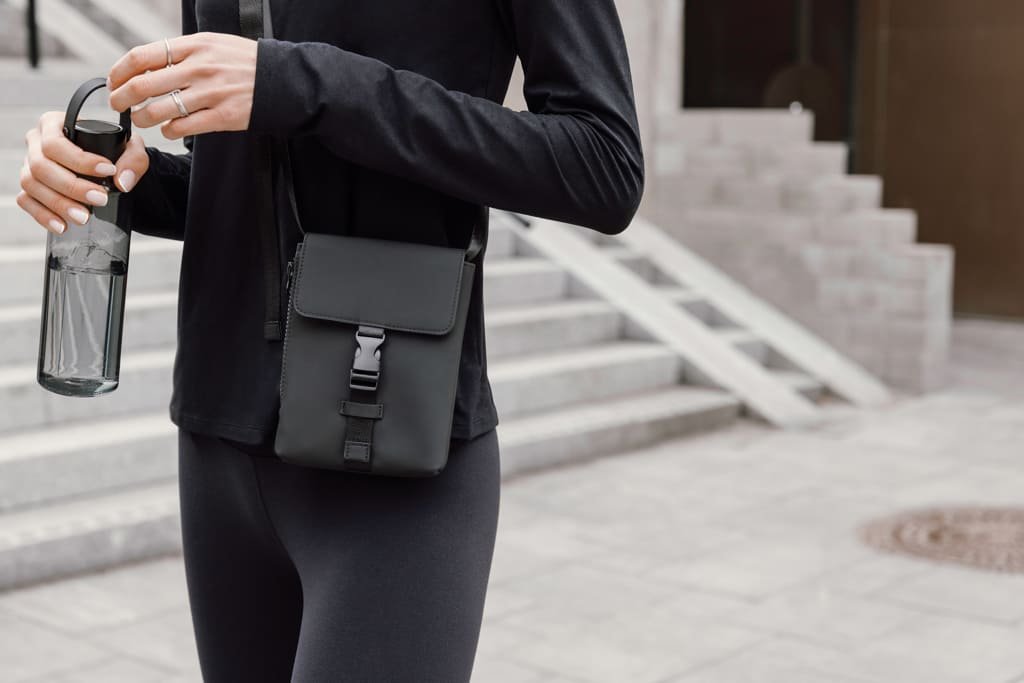 VINGA Baltimore RCS essentials sling bag - Black - Image 5