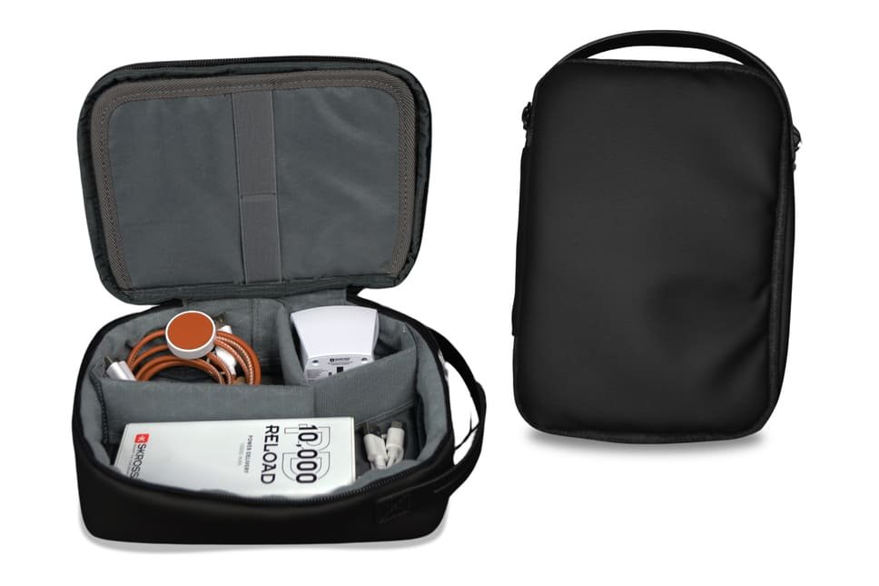 SKROSS - Gift Set of Powerbank, Travel Adapter & Charging Cable - Image 2