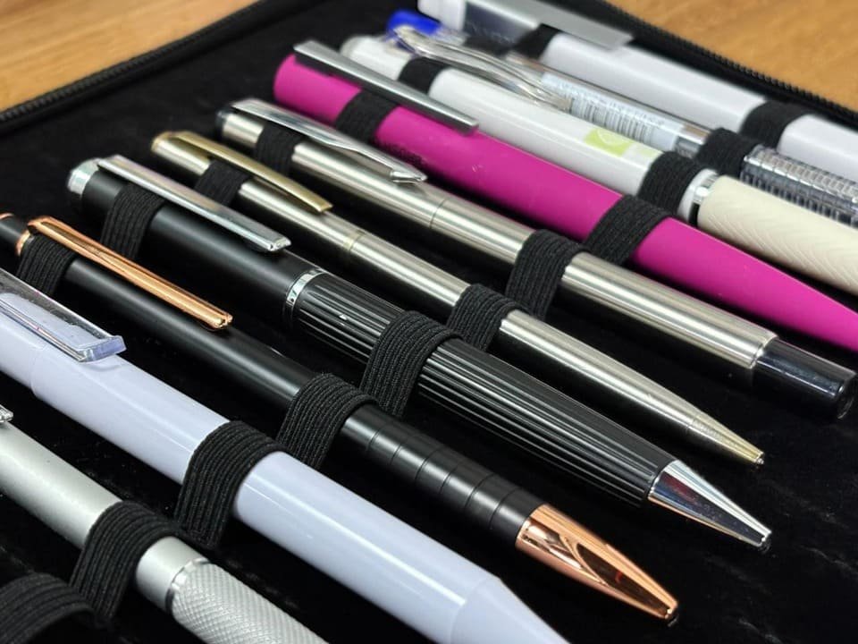 PEN HOLDER Booklet - Black - Image 4