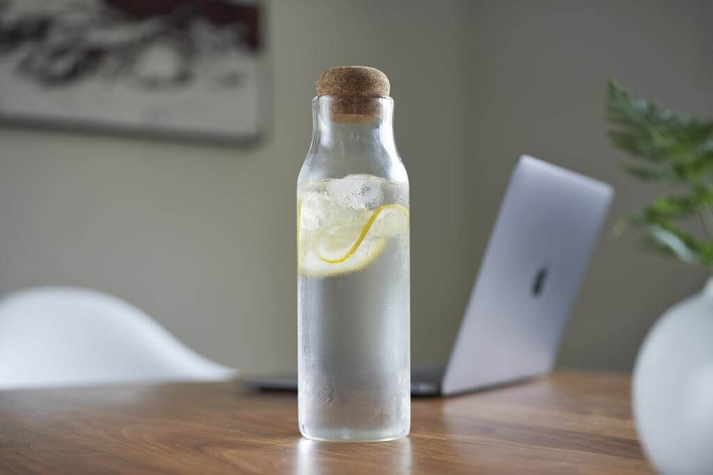 BERKA - Borosilicate Glass Bottle with Cork Lid - 600ml - Image 4